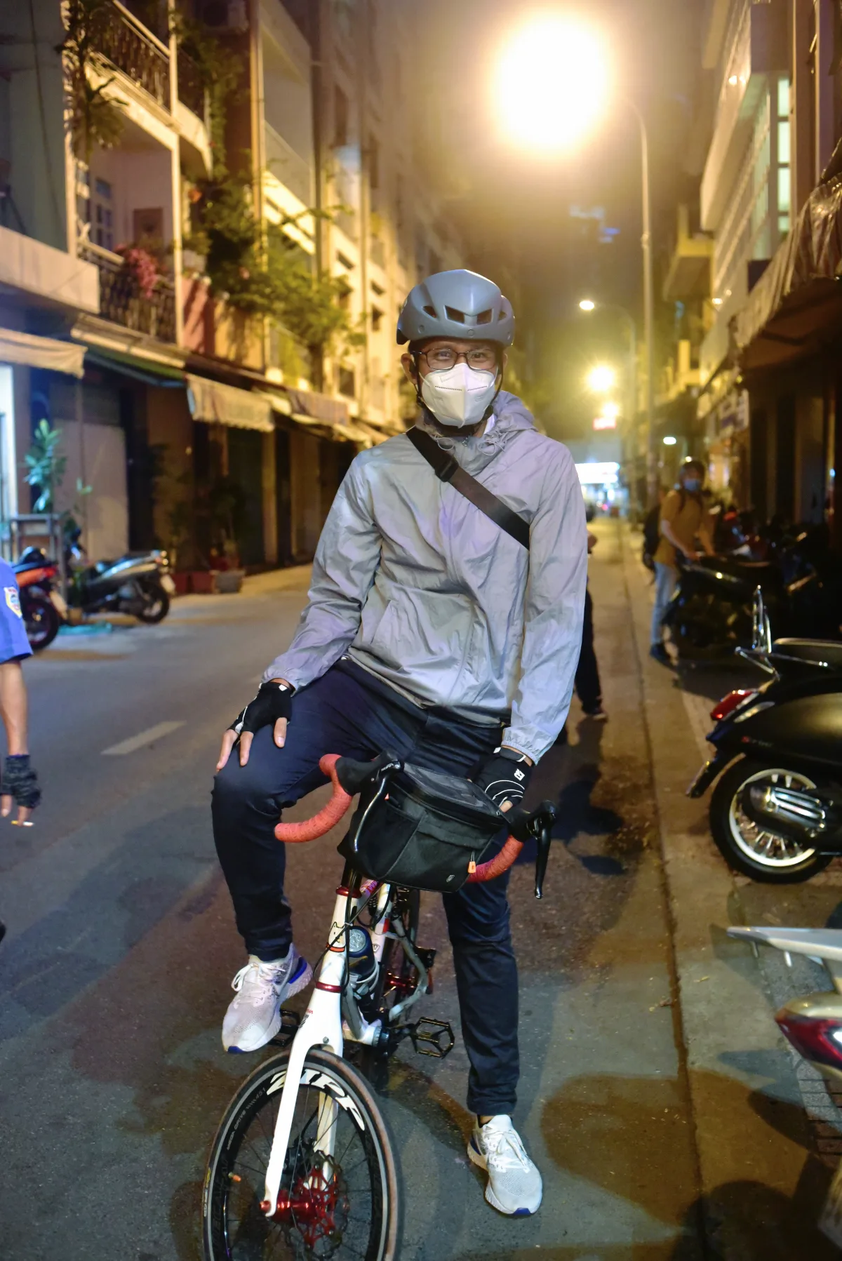 hình dáng đi lang thang mỗi tối